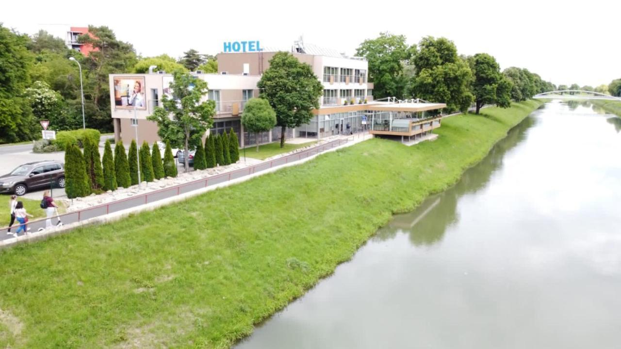 ניטרה Hotel River מראה חיצוני תמונה