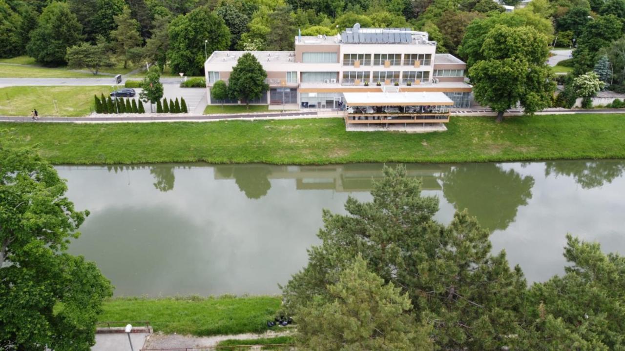 ניטרה Hotel River מראה חיצוני תמונה