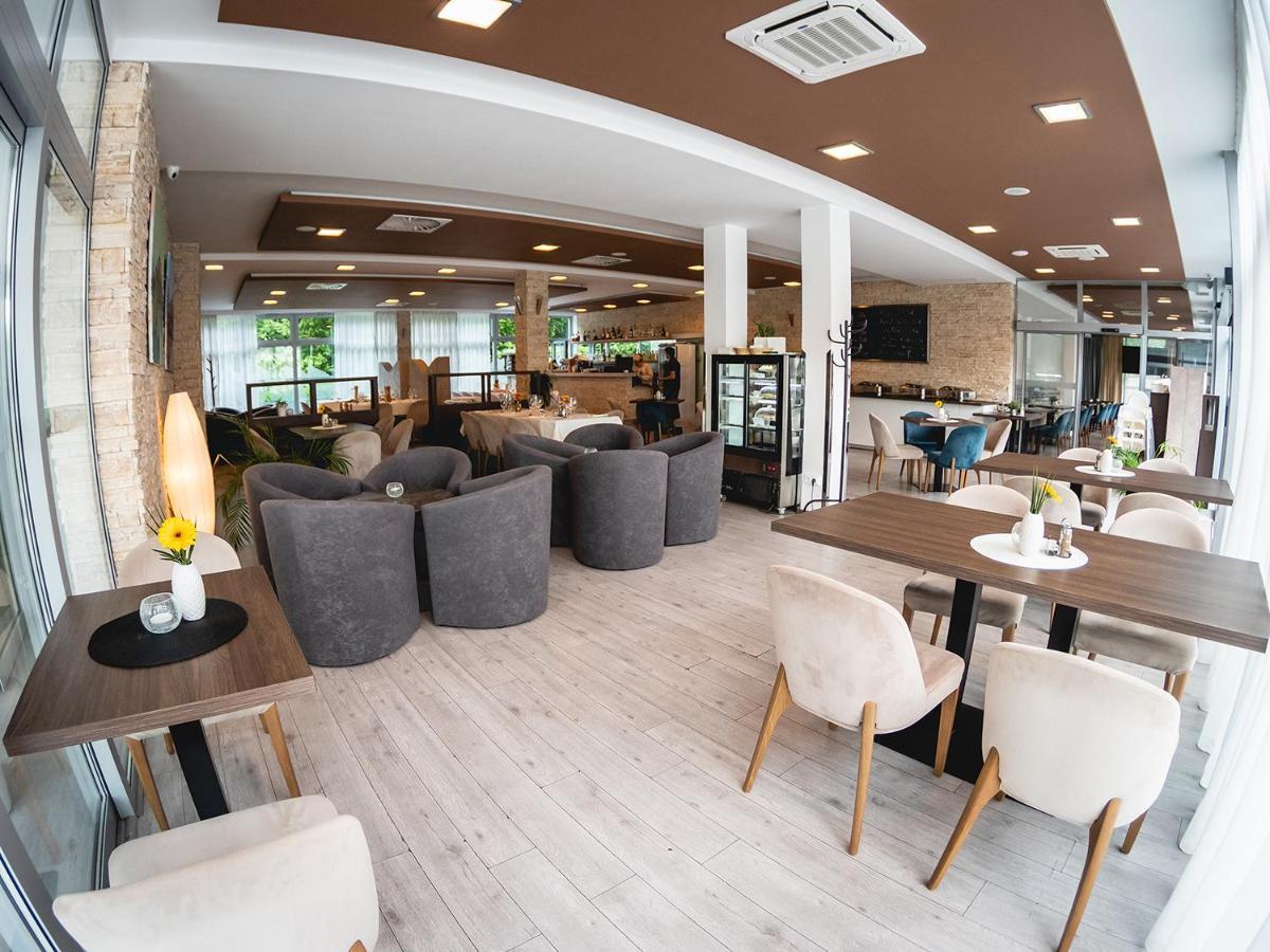 ניטרה Hotel River מראה חיצוני תמונה