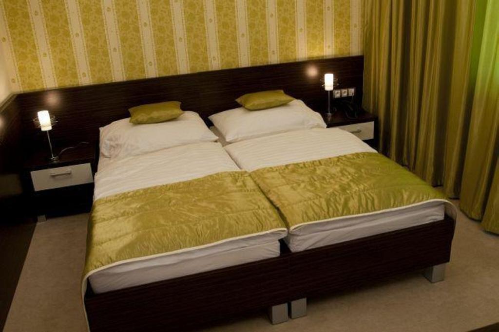 ניטרה Hotel River חדר תמונה